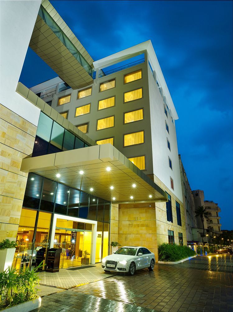 Apollo Dimora Hotel Thiruvananthapuram Esterno foto